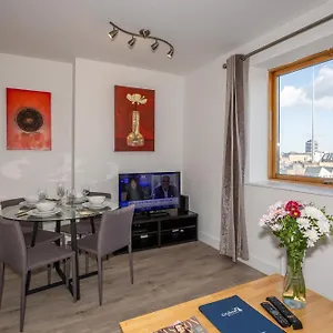 Parnell Corner Apartment